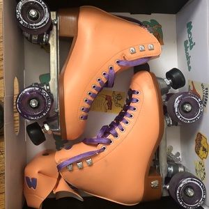 Moxi Roller Skates size 6 ,in box ,used only once